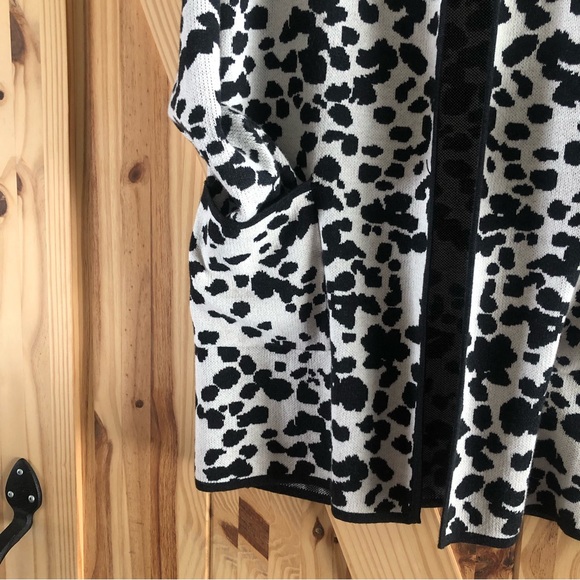 Cynthia Rowley Black and Cream Cardigan. Large. - Picture 3 of 4